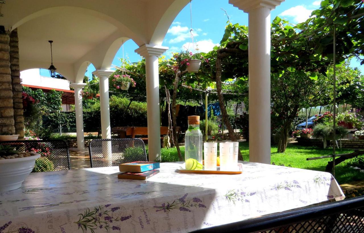 Beach Apartments Roza - The Garden Apartment Biograd Na Moru Bagian luar foto