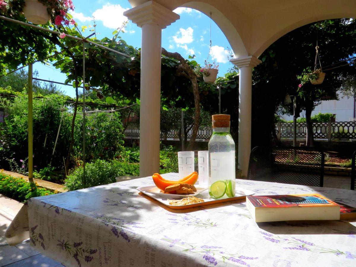 Beach Apartments Roza - The Garden Apartment Biograd Na Moru Bagian luar foto