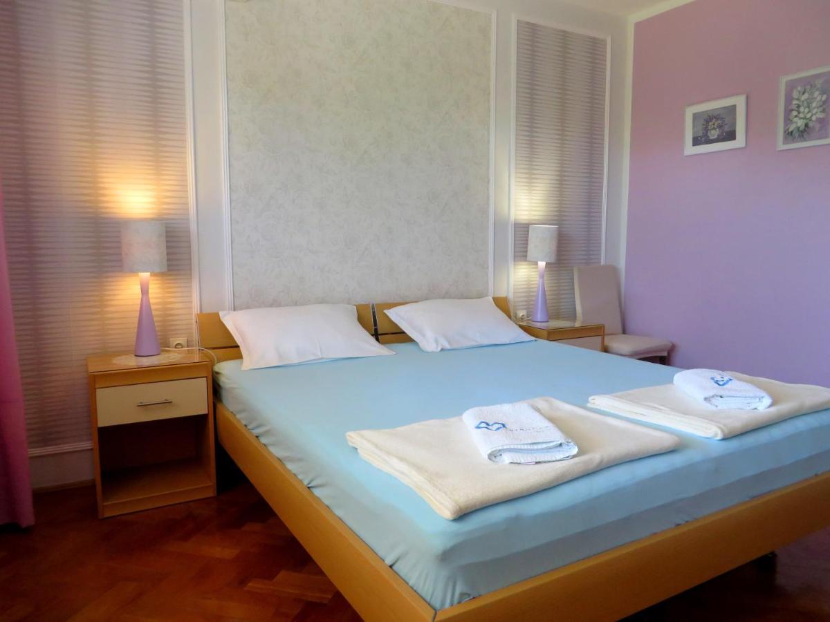 Beach Apartments Roza - The Garden Apartment Biograd Na Moru Bagian luar foto