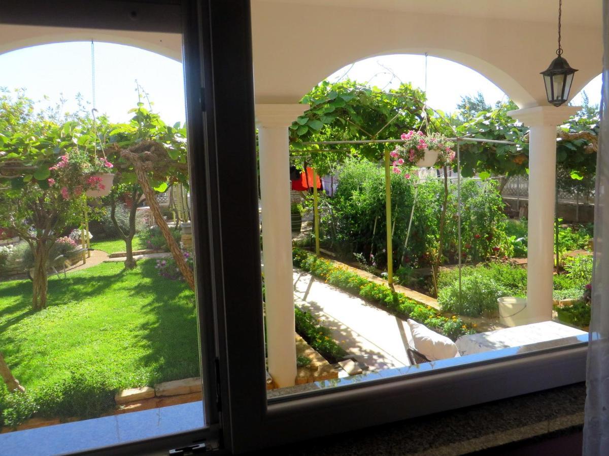 Beach Apartments Roza - The Garden Apartment Biograd Na Moru Bagian luar foto