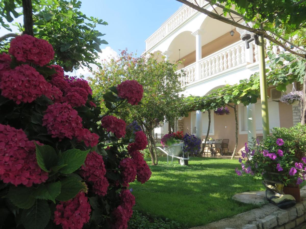 Beach Apartments Roza - The Garden Apartment Biograd Na Moru Bagian luar foto